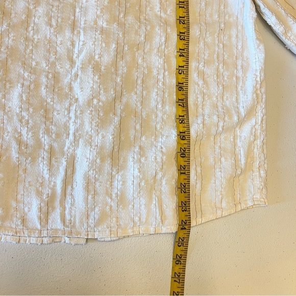 Croft & Barrow Blouse Womens Size Medium Button Up Nubby Gold Metalic Threading - Picture 9 of 9